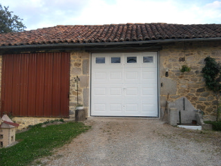 Porte de garage dans le Lot